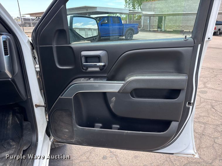 image for item EL2523 2019 Chevrolet Silverado 1500 Crew Cab pickup truck