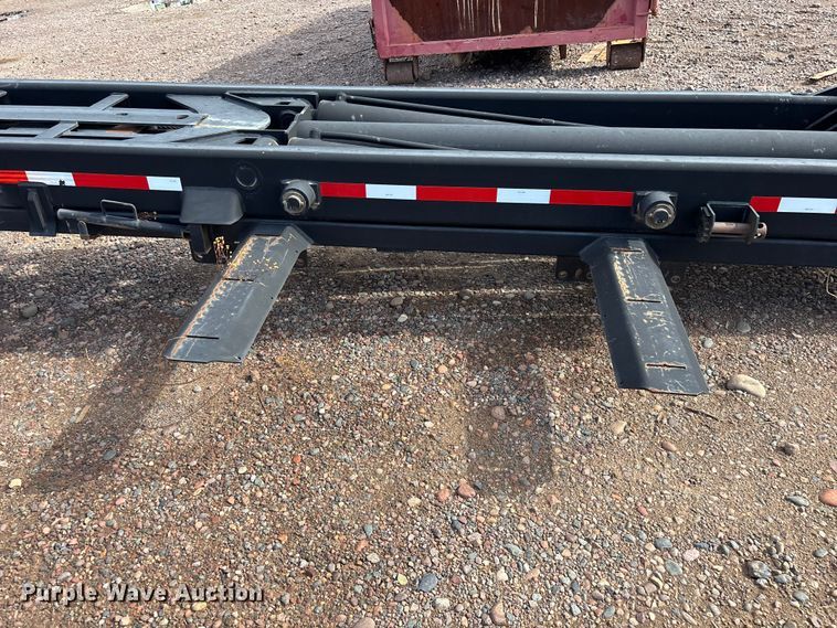 image for item EL2524 2018 Galbreath AF-0R-174 roll off container bed