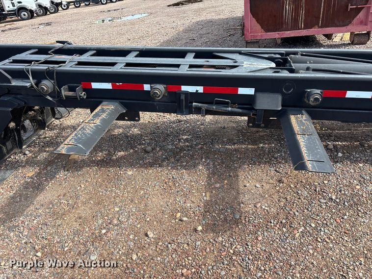 image for item EL2524 2018 Galbreath AF-0R-174 roll off container bed