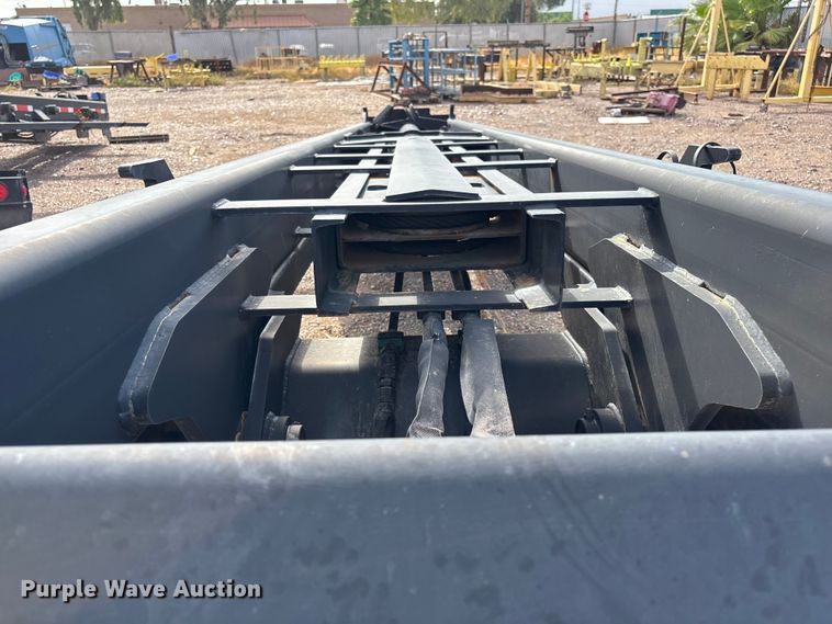 image for item EL2525 2018 Galbreath AF-0R-174 roll-off container bed
