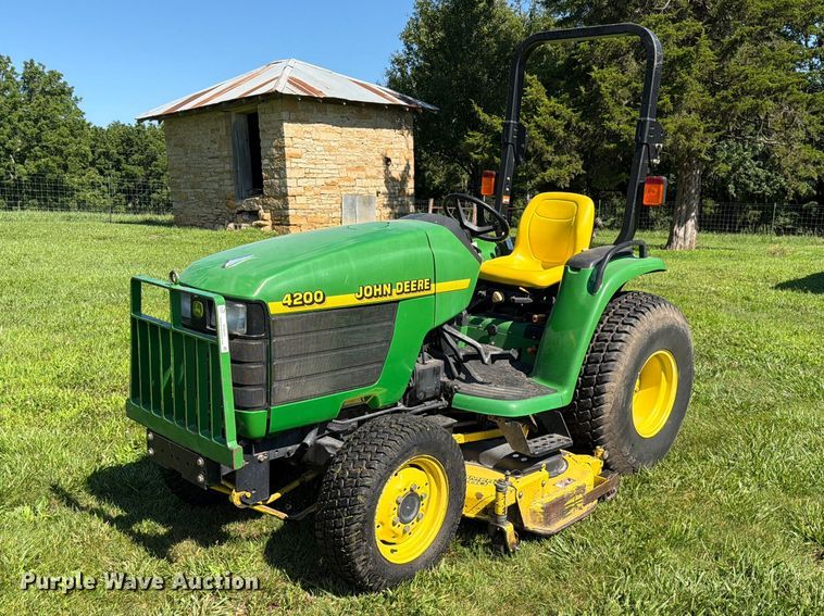image for item EO8591 1999 John Deere 4200 MFWD tractor