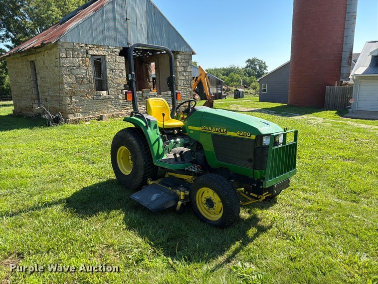 image for item EO8591 1999 John Deere 4200 MFWD tractor