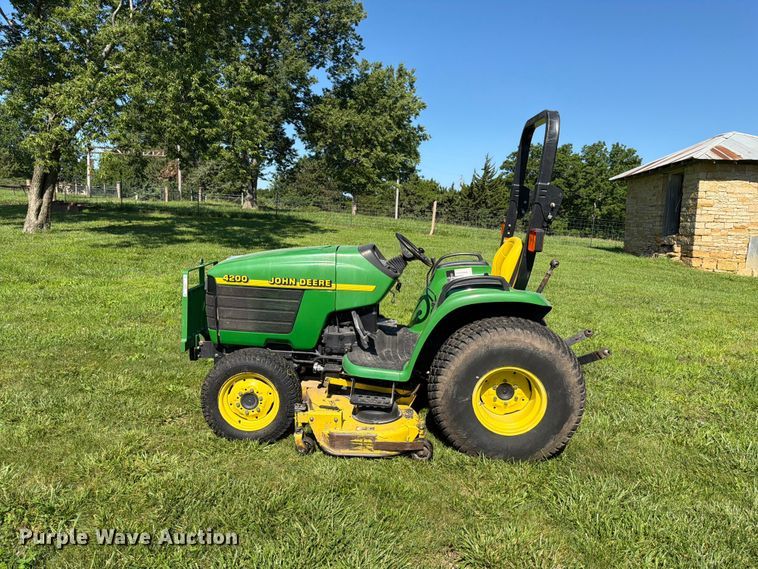 image for item EO8591 1999 John Deere 4200 MFWD tractor