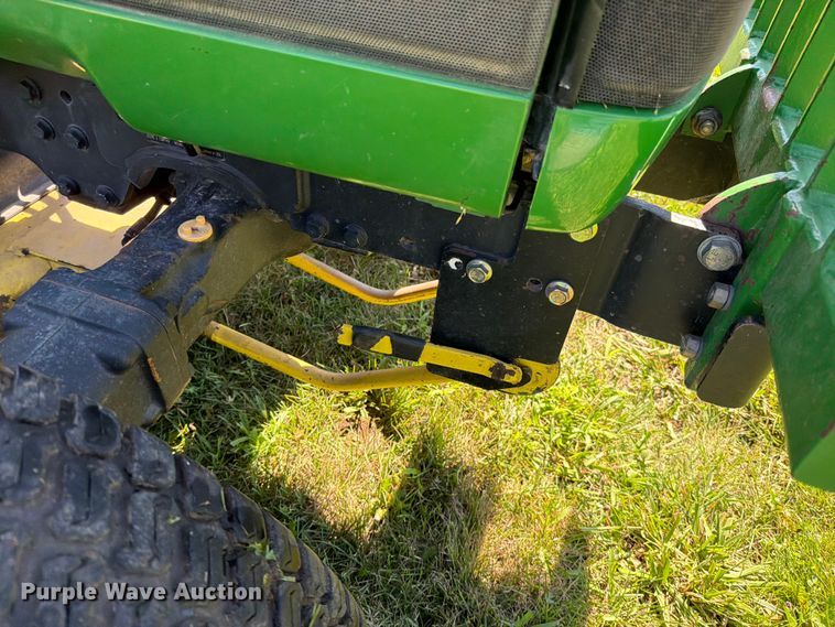 image for item EO8591 1999 John Deere 4200 MFWD tractor