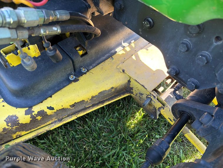 image for item EO8591 1999 John Deere 4200 MFWD tractor
