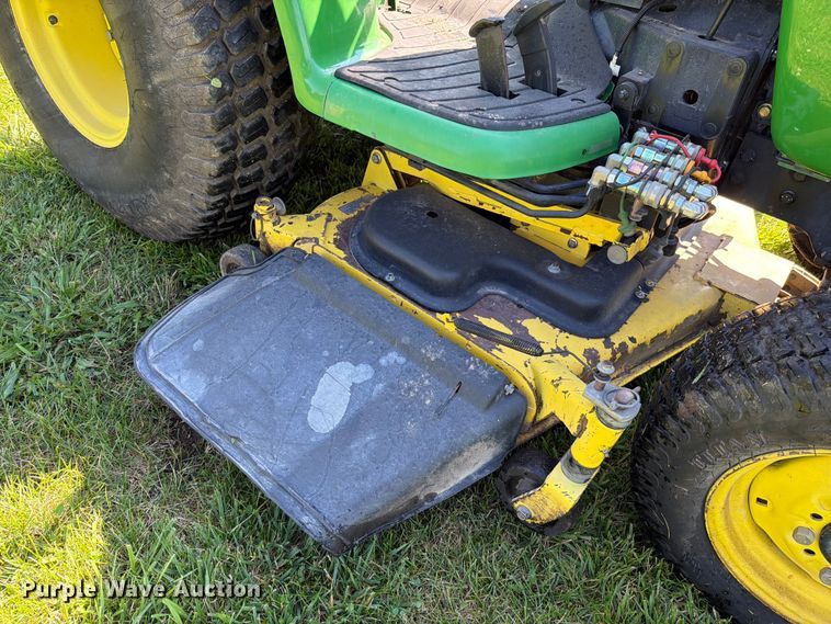 image for item EO8591 1999 John Deere 4200 MFWD tractor