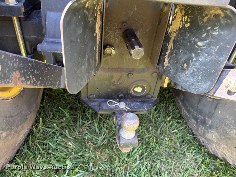 image for item EO8591 1999 John Deere 4200 MFWD tractor