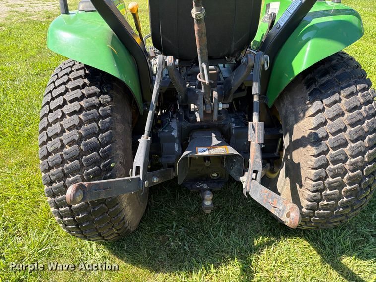 image for item EO8591 1999 John Deere 4200 MFWD tractor