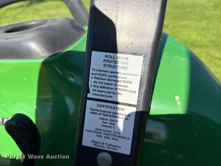 image for item EO8591 1999 John Deere 4200 MFWD tractor