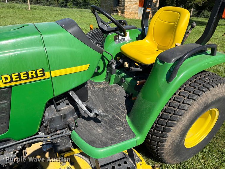 image for item EO8591 1999 John Deere 4200 MFWD tractor