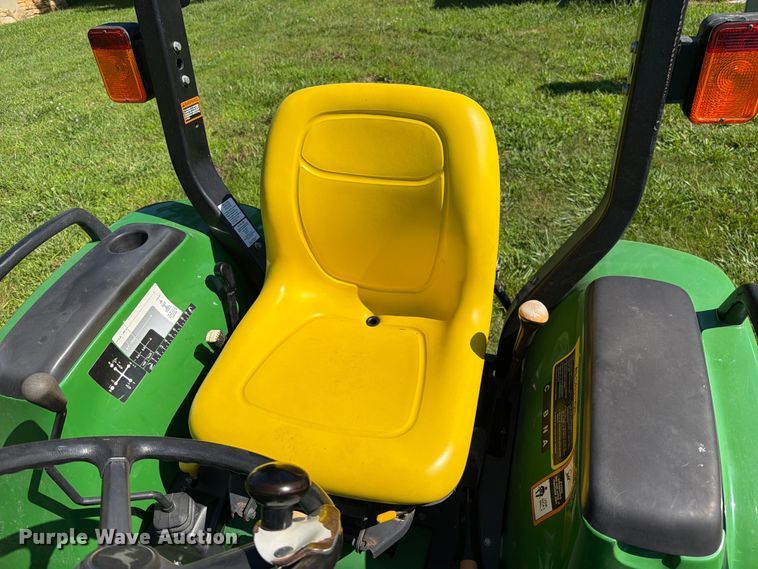 image for item EO8591 1999 John Deere 4200 MFWD tractor