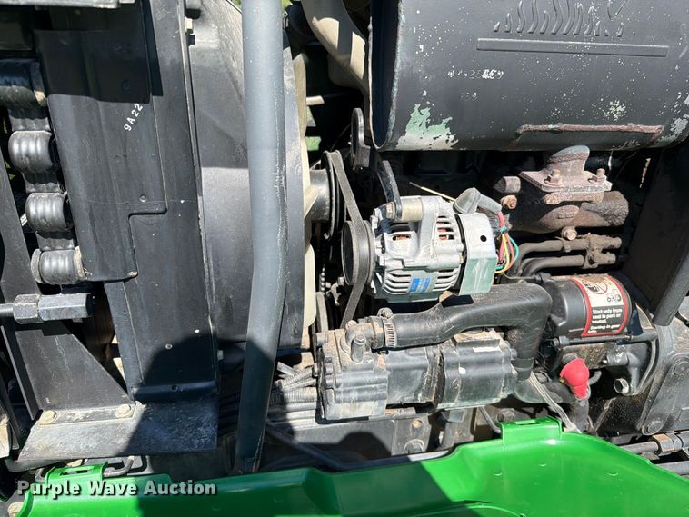 image for item EO8591 1999 John Deere 4200 MFWD tractor