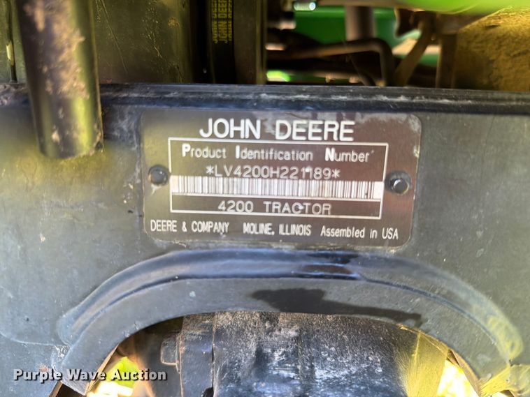 image for item EO8591 1999 John Deere 4200 MFWD tractor