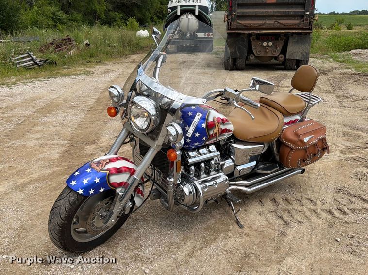 image for item EO8599 1997 Honda Valkyrie motorcycle