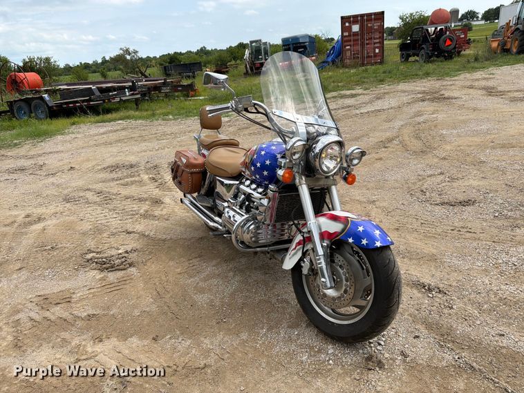 image for item EO8599 1997 Honda Valkyrie motorcycle