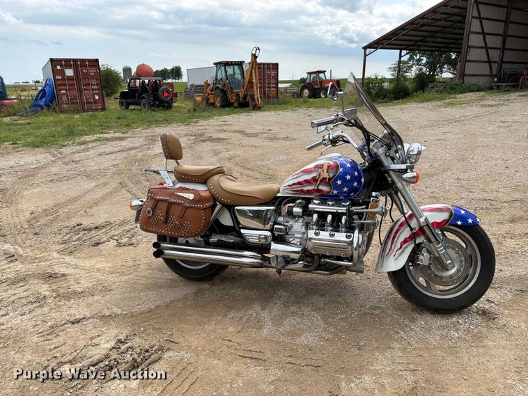 image for item EO8599 1997 Honda Valkyrie motorcycle