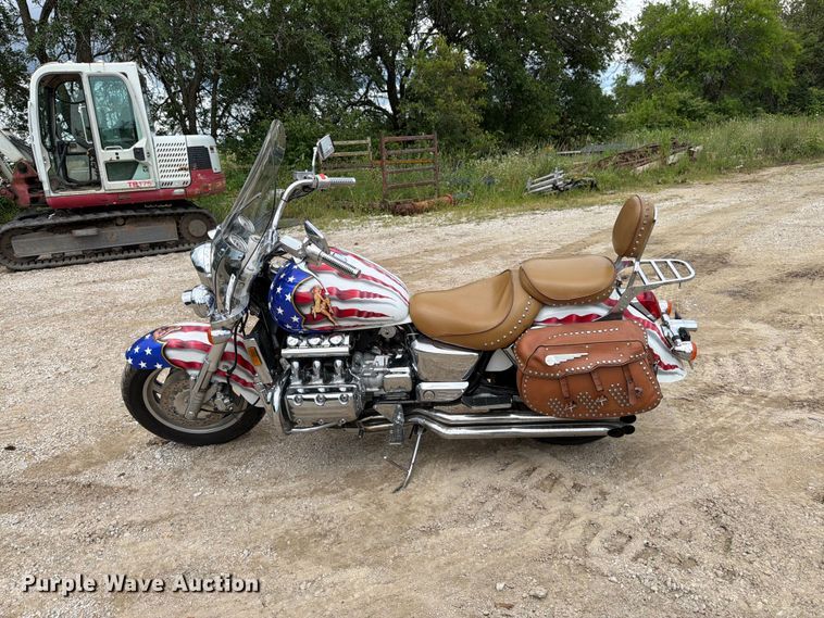 image for item EO8599 1997 Honda Valkyrie motorcycle