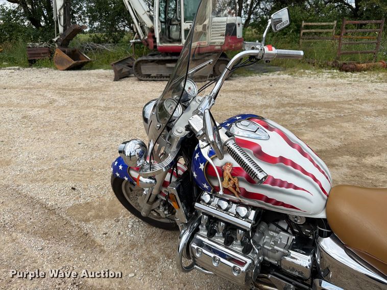 image for item EO8599 1997 Honda Valkyrie motorcycle