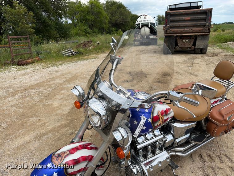 image for item EO8599 1997 Honda Valkyrie motorcycle