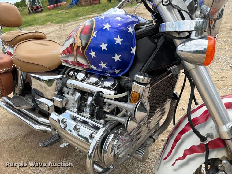 image for item EO8599 1997 Honda Valkyrie motorcycle