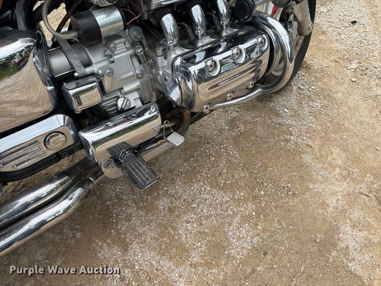 image for item EO8599 1997 Honda Valkyrie motorcycle