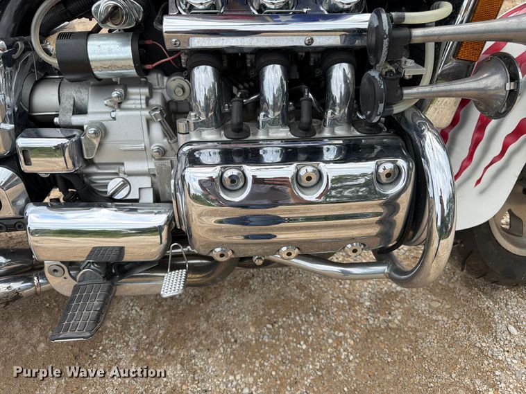 image for item EO8599 1997 Honda Valkyrie motorcycle