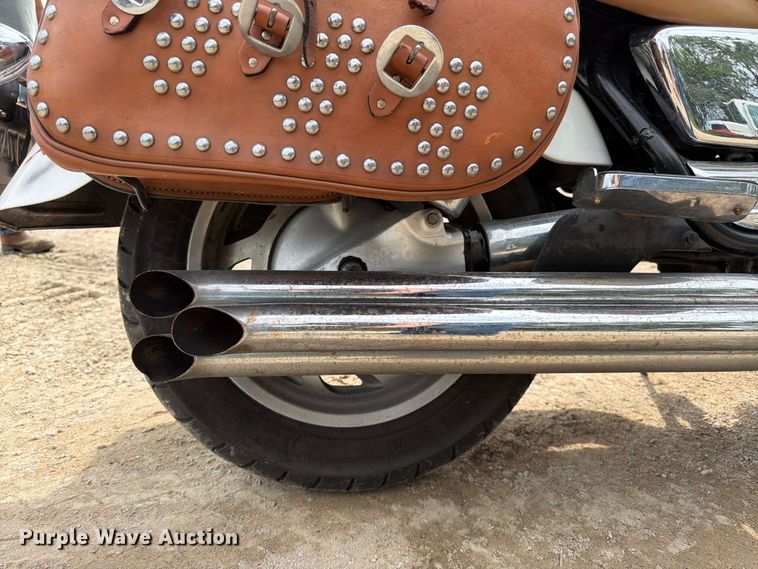 image for item EO8599 1997 Honda Valkyrie motorcycle