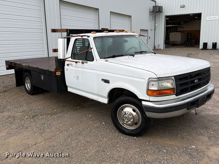 image for item EO8601 1995 Ford F350 XL flatbed pickup truck