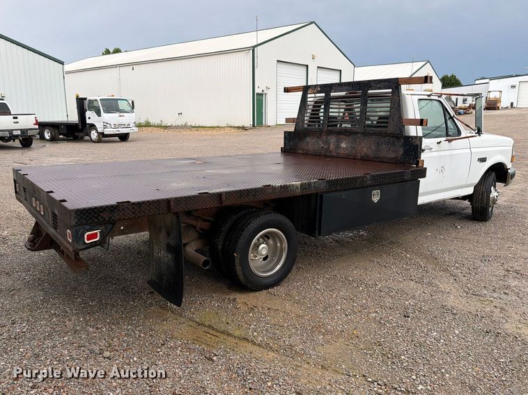 image for item EO8601 1995 Ford F350 XL flatbed pickup truck
