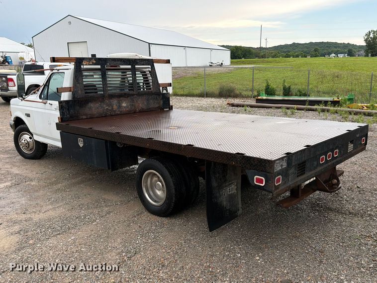 image for item EO8601 1995 Ford F350 XL flatbed pickup truck