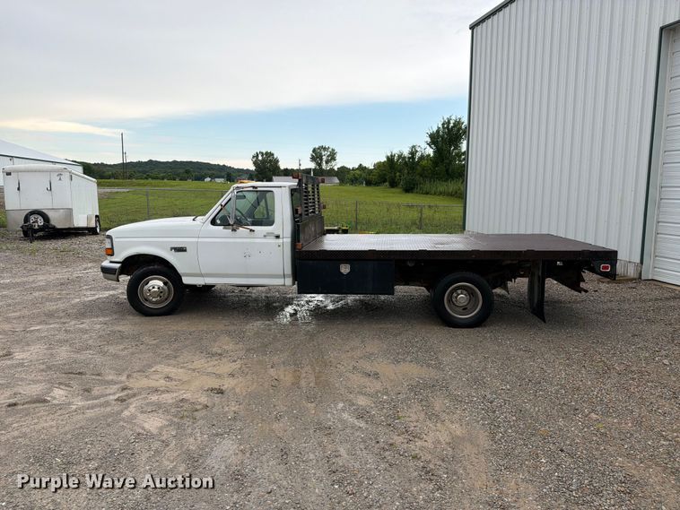 image for item EO8601 1995 Ford F350 XL flatbed pickup truck