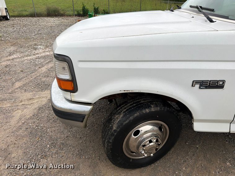 image for item EO8601 1995 Ford F350 XL flatbed pickup truck