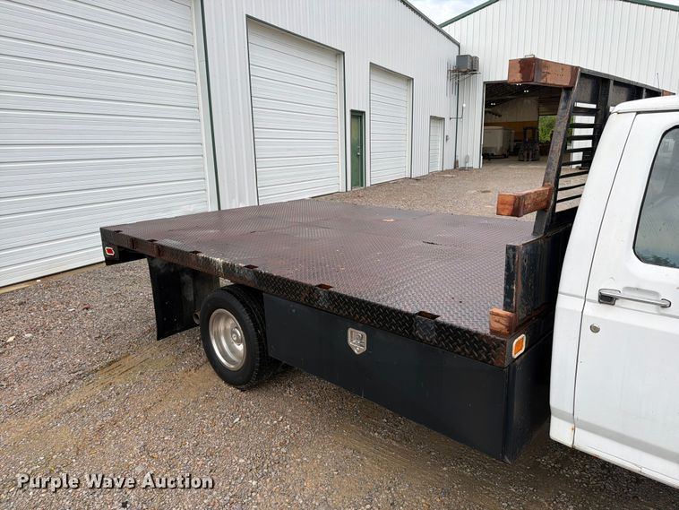 image for item EO8601 1995 Ford F350 XL flatbed pickup truck