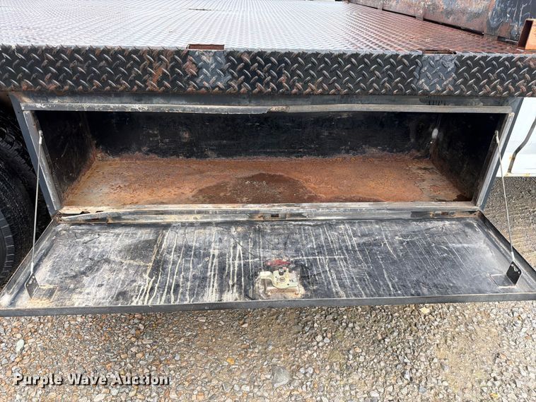 image for item EO8601 1995 Ford F350 XL flatbed pickup truck