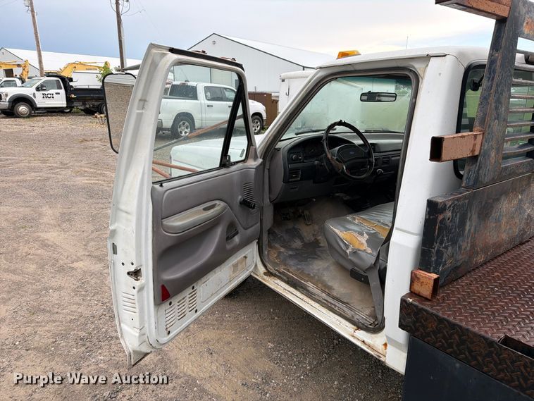 image for item EO8601 1995 Ford F350 XL flatbed pickup truck
