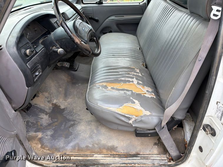 image for item EO8601 1995 Ford F350 XL flatbed pickup truck