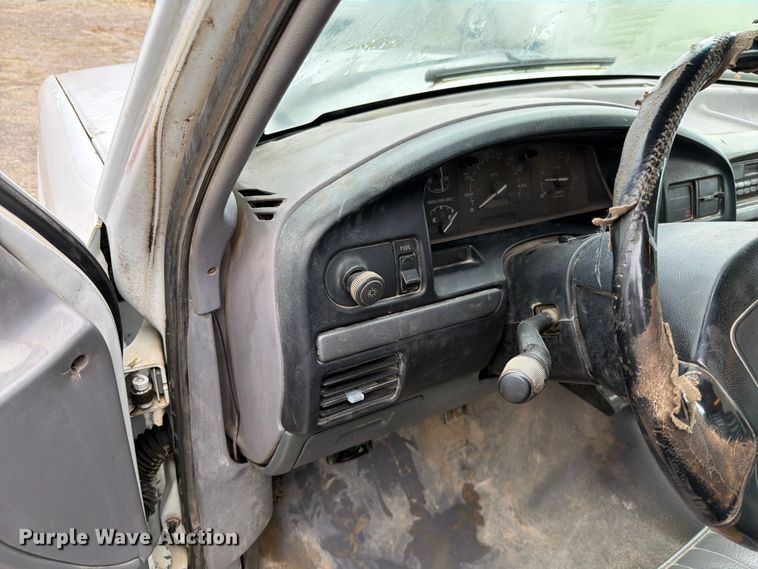 image for item EO8601 1995 Ford F350 XL flatbed pickup truck
