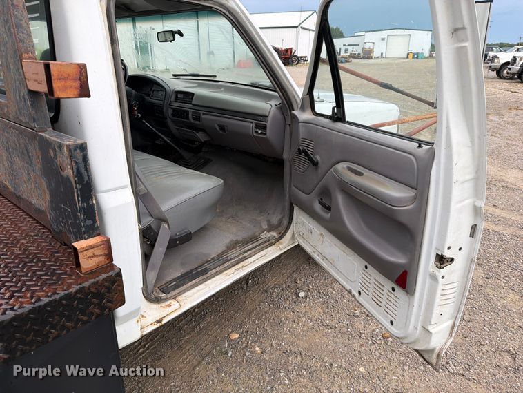 image for item EO8601 1995 Ford F350 XL flatbed pickup truck