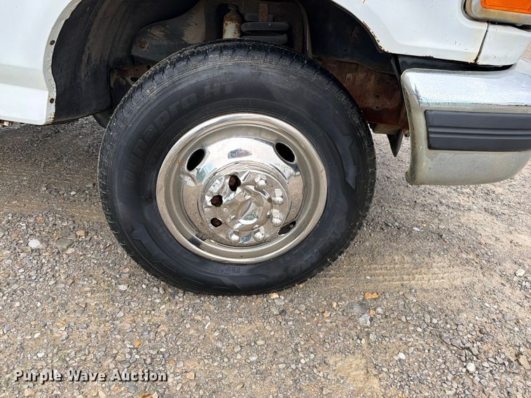 image for item EO8601 1995 Ford F350 XL flatbed pickup truck