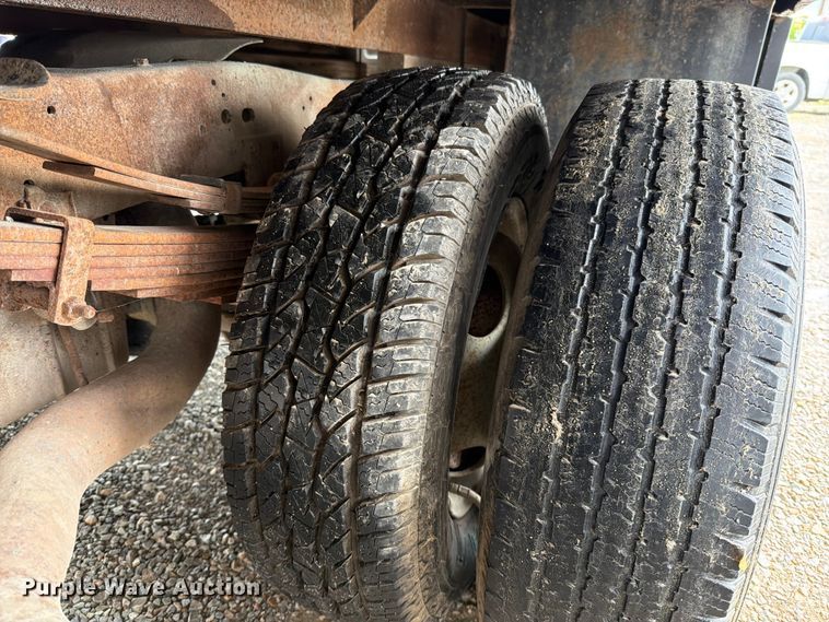 image for item EO8601 1995 Ford F350 XL flatbed pickup truck