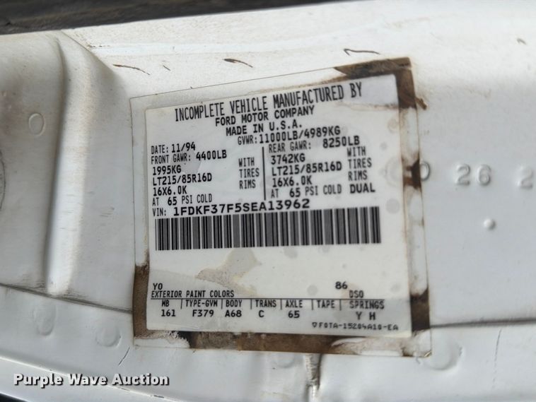 image for item EO8601 1995 Ford F350 XL flatbed pickup truck