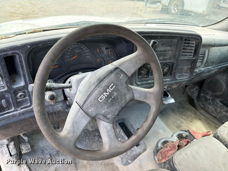 image for item EO8610 2004 GMC Sierra 2500HD flatbed pickup truck
