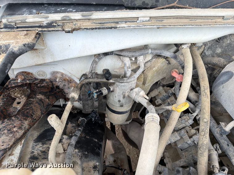 image for item EO8610 2004 GMC Sierra 2500HD flatbed pickup truck