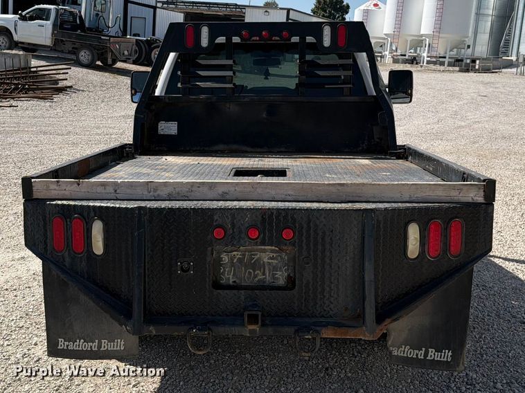 image for item EO8636 2015 Chevrolet Silverado 2500HD flatbed pickup truck
