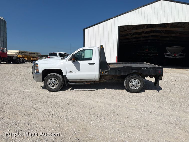 image for item EO8636 2015 Chevrolet Silverado 2500HD flatbed pickup truck