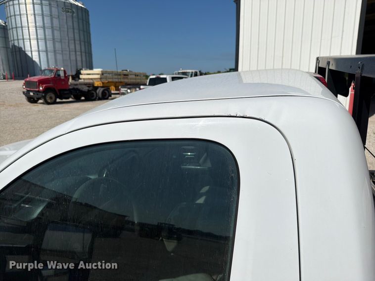 image for item EO8636 2015 Chevrolet Silverado 2500HD flatbed pickup truck