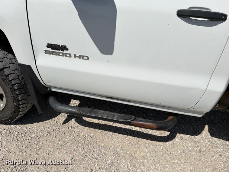 image for item EO8636 2015 Chevrolet Silverado 2500HD flatbed pickup truck