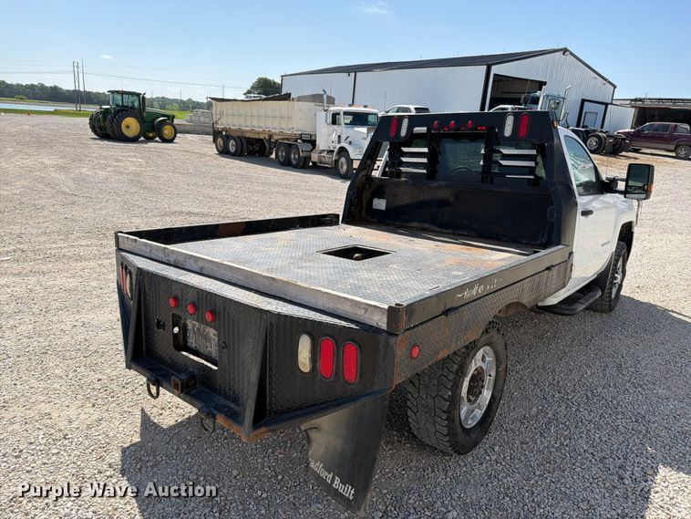 image for item EO8636 2015 Chevrolet Silverado 2500HD flatbed pickup truck