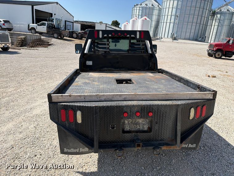 image for item EO8636 2015 Chevrolet Silverado 2500HD flatbed pickup truck