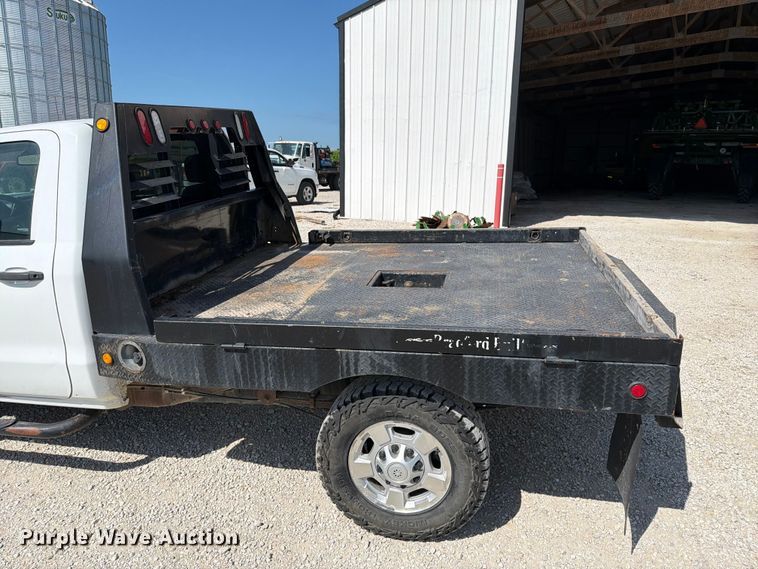 image for item EO8636 2015 Chevrolet Silverado 2500HD flatbed pickup truck